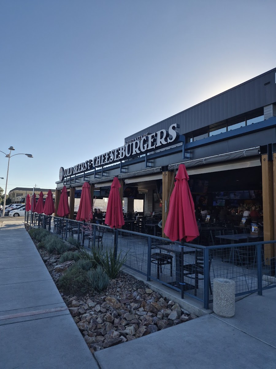 Cold Beers & Cheeseburgers